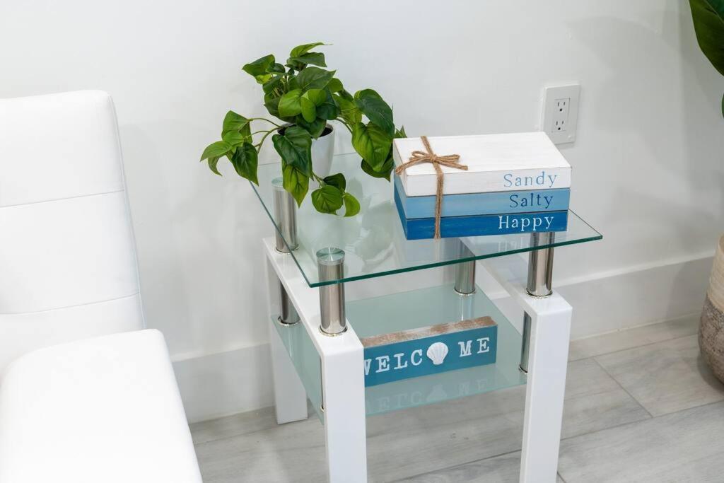 Luxury Retreat 3B ,2Ba Pool , Coral Gables Center Βίλα Μαϊάμι Εξωτερικό φωτογραφία