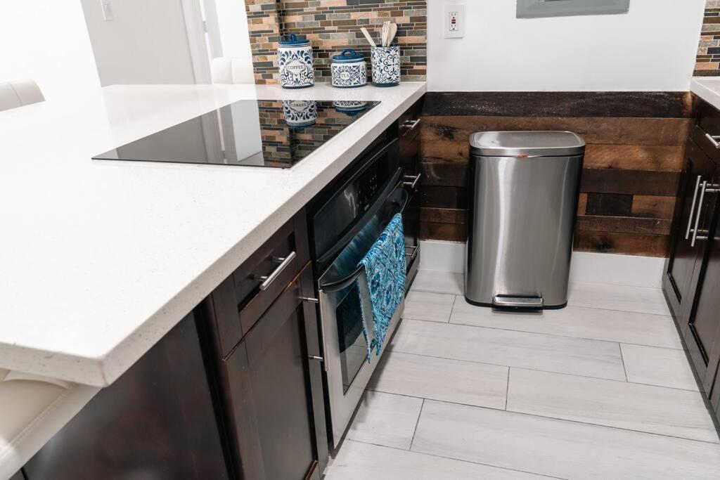 Luxury Retreat 3B ,2Ba Pool , Coral Gables Center Βίλα Μαϊάμι Εξωτερικό φωτογραφία