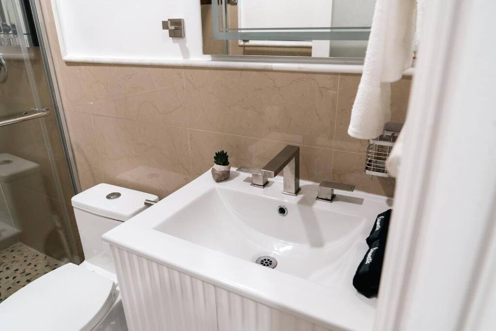 Luxury Retreat 3B ,2Ba Pool , Coral Gables Center Βίλα Μαϊάμι Εξωτερικό φωτογραφία