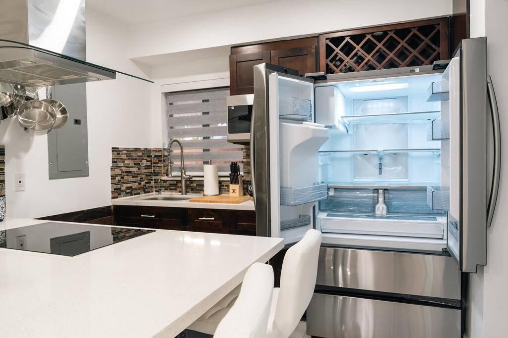 Luxury Retreat 3B ,2Ba Pool , Coral Gables Center Βίλα Μαϊάμι Εξωτερικό φωτογραφία