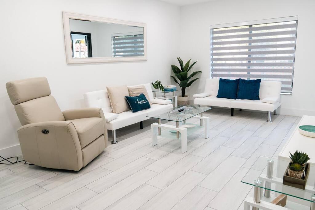 Luxury Retreat 3B ,2Ba Pool , Coral Gables Center Βίλα Μαϊάμι Εξωτερικό φωτογραφία