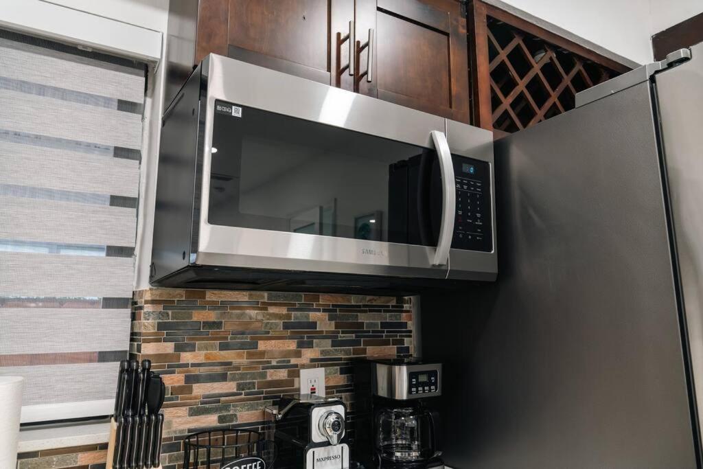 Luxury Retreat 3B ,2Ba Pool , Coral Gables Center Βίλα Μαϊάμι Εξωτερικό φωτογραφία