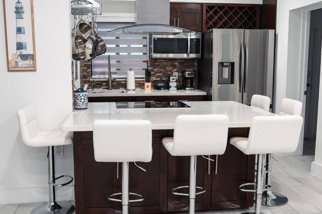 Luxury Retreat 3B ,2Ba Pool , Coral Gables Center Βίλα Μαϊάμι Εξωτερικό φωτογραφία