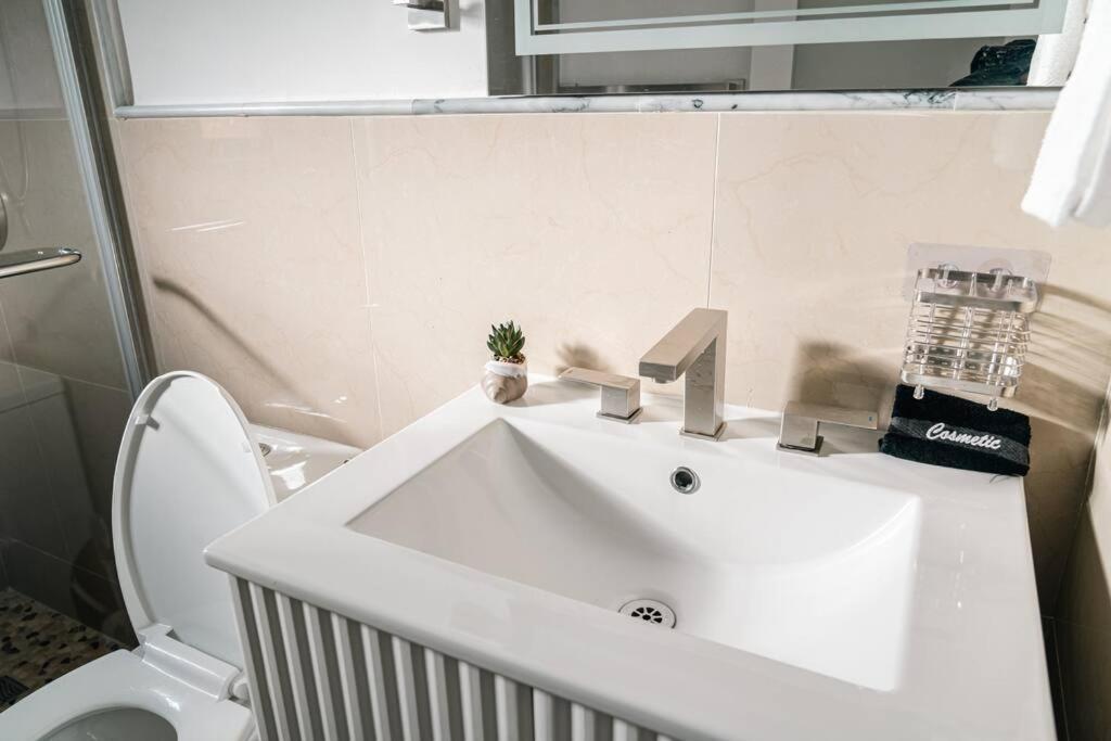 Luxury Retreat 3B ,2Ba Pool , Coral Gables Center Βίλα Μαϊάμι Εξωτερικό φωτογραφία