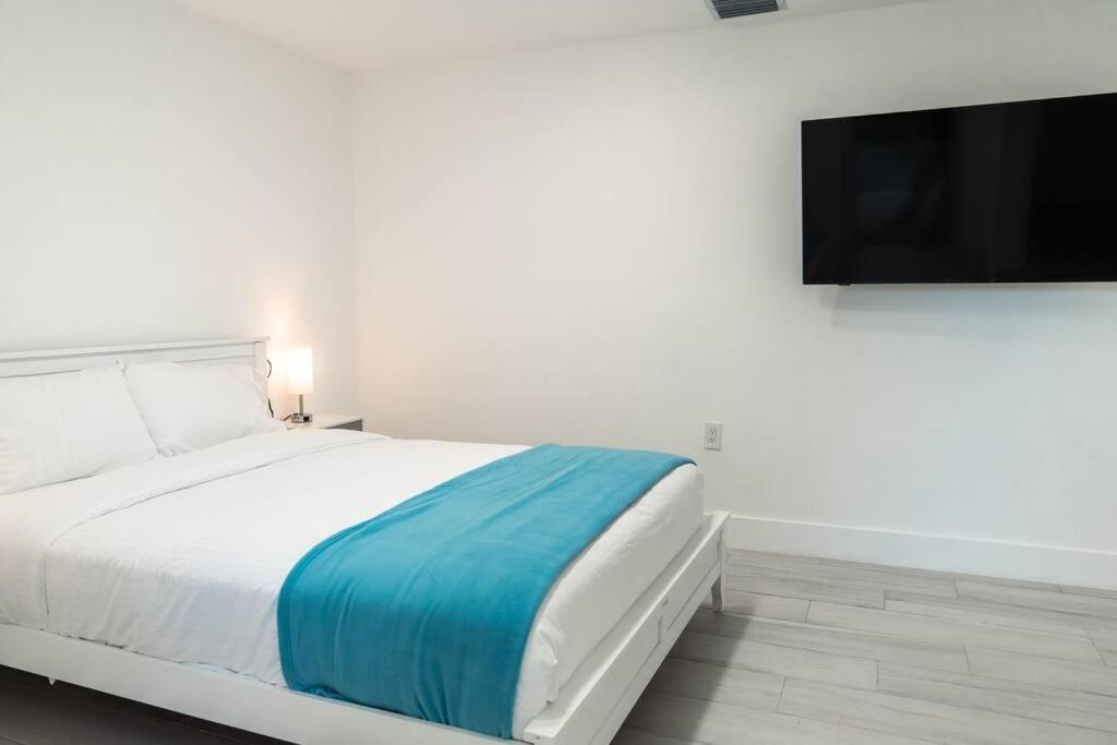 Luxury Retreat 3B ,2Ba Pool , Coral Gables Center Βίλα Μαϊάμι Εξωτερικό φωτογραφία