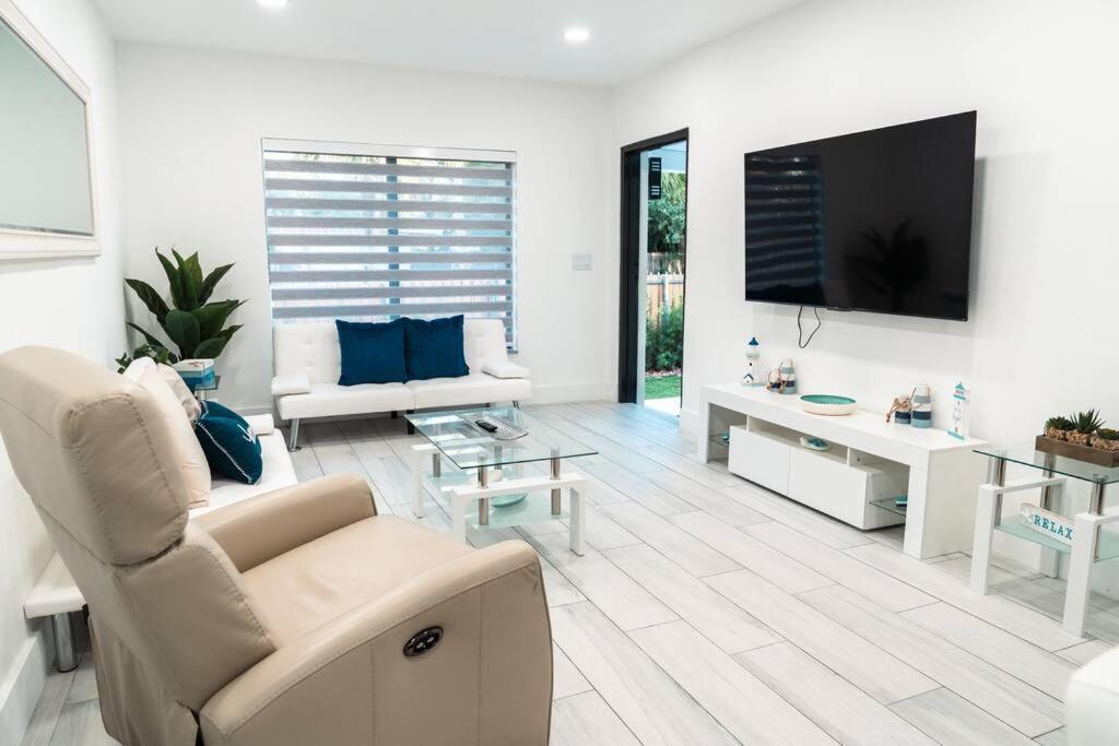 Luxury Retreat 3B ,2Ba Pool , Coral Gables Center Βίλα Μαϊάμι Εξωτερικό φωτογραφία