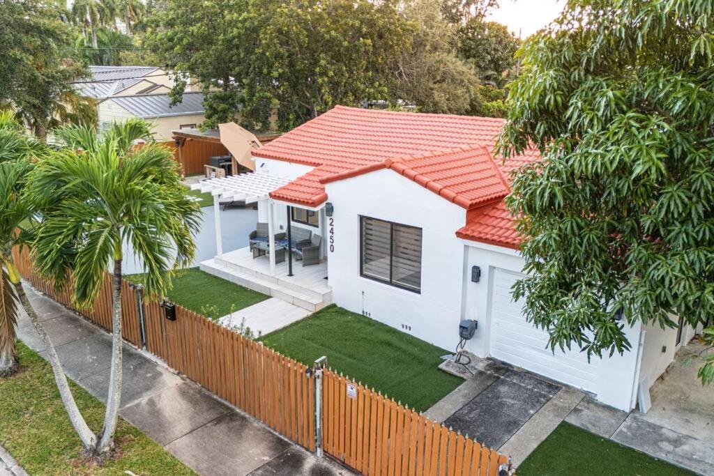Luxury Retreat 3B ,2Ba Pool , Coral Gables Center Βίλα Μαϊάμι Εξωτερικό φωτογραφία