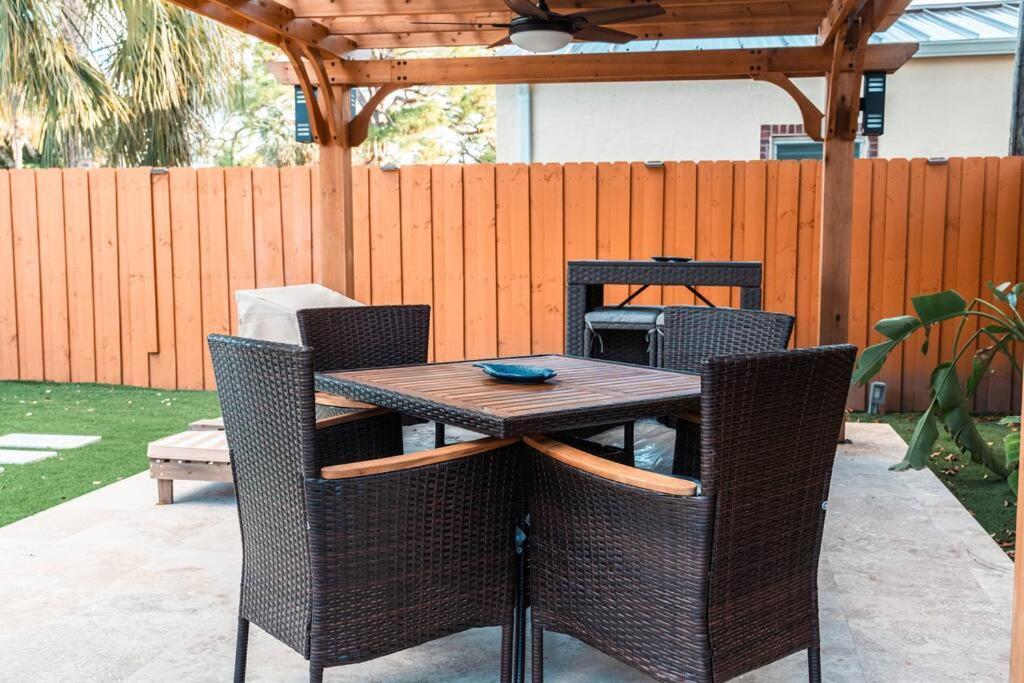 Luxury Retreat 3B ,2Ba Pool , Coral Gables Center Βίλα Μαϊάμι Εξωτερικό φωτογραφία