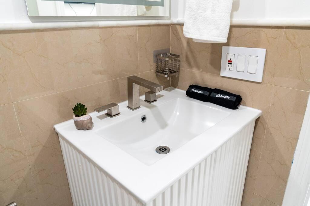 Luxury Retreat 3B ,2Ba Pool , Coral Gables Center Βίλα Μαϊάμι Εξωτερικό φωτογραφία