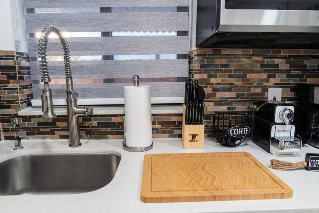 Luxury Retreat 3B ,2Ba Pool , Coral Gables Center Βίλα Μαϊάμι Εξωτερικό φωτογραφία