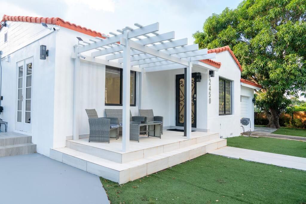 Luxury Retreat 3B ,2Ba Pool , Coral Gables Center Βίλα Μαϊάμι Εξωτερικό φωτογραφία