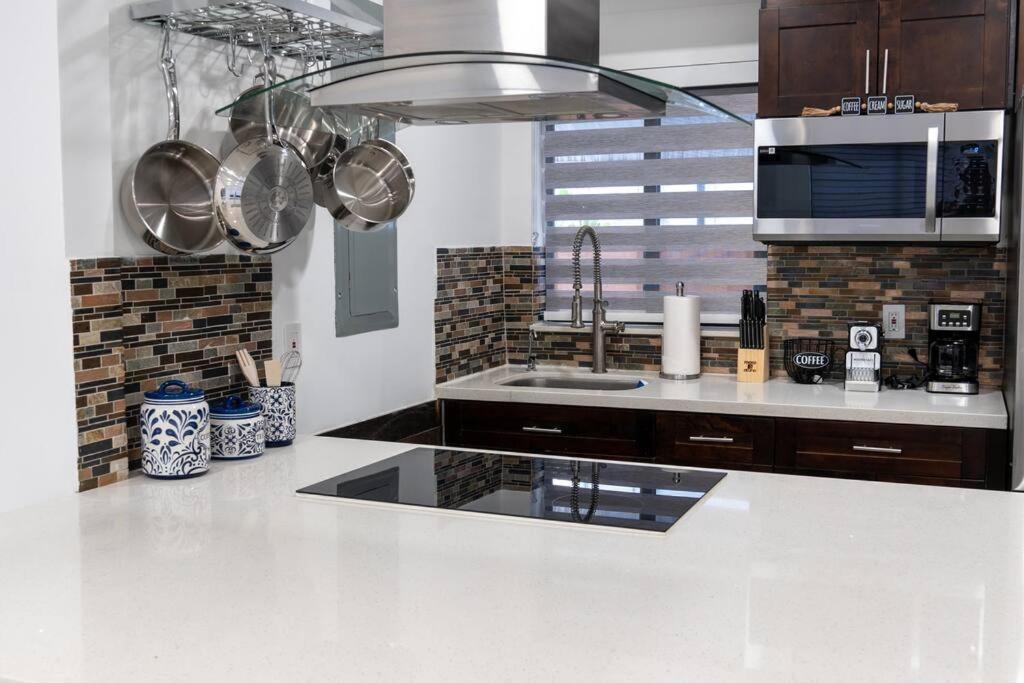 Luxury Retreat 3B ,2Ba Pool , Coral Gables Center Βίλα Μαϊάμι Εξωτερικό φωτογραφία