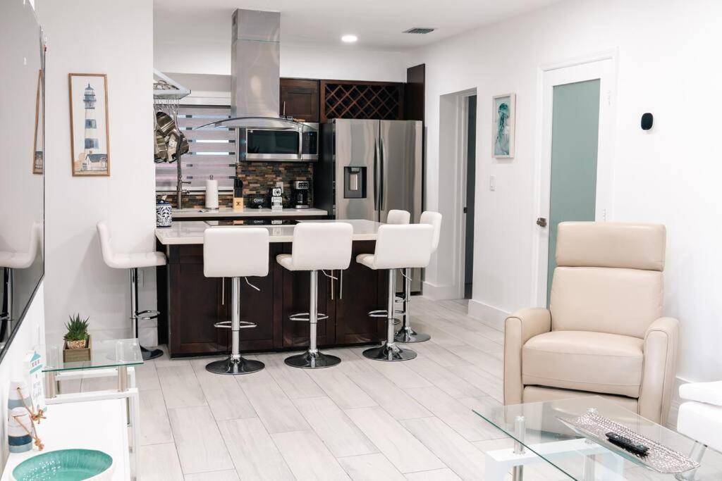 Luxury Retreat 3B ,2Ba Pool , Coral Gables Center Βίλα Μαϊάμι Εξωτερικό φωτογραφία