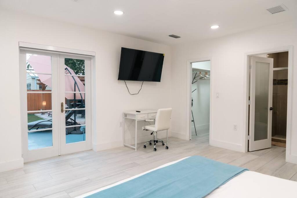 Luxury Retreat 3B ,2Ba Pool , Coral Gables Center Βίλα Μαϊάμι Εξωτερικό φωτογραφία