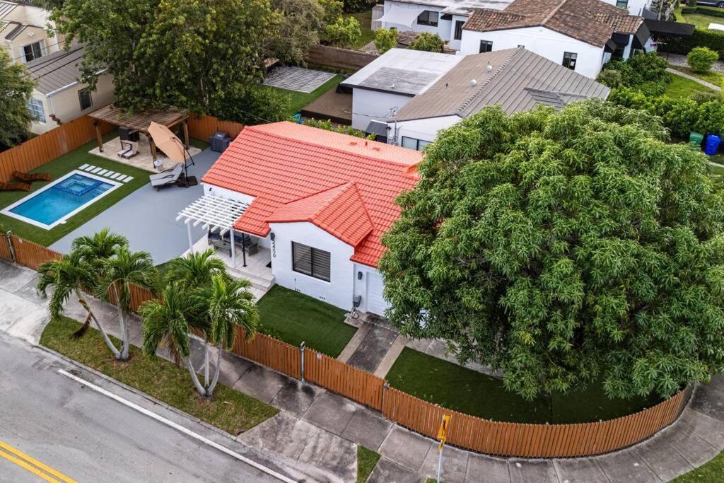 Luxury Retreat 3B ,2Ba Pool , Coral Gables Center Βίλα Μαϊάμι Εξωτερικό φωτογραφία